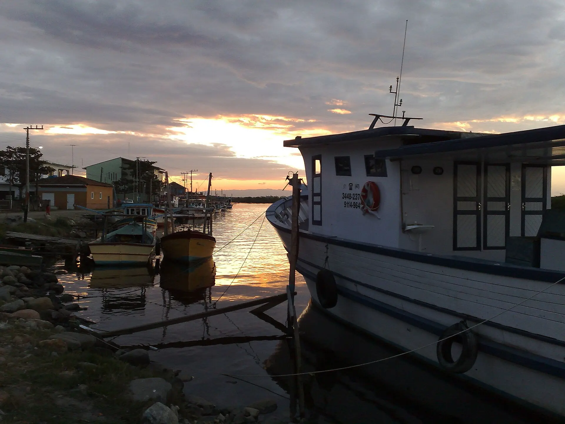 Barcos de pesca em Balneário Barra do Sul